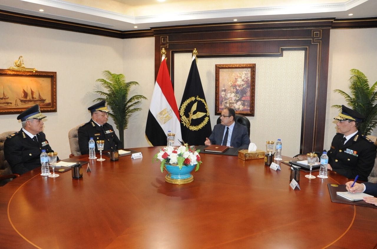 وزير الداخلية يجتمع بمدير امن القاهرة ومدير المرو