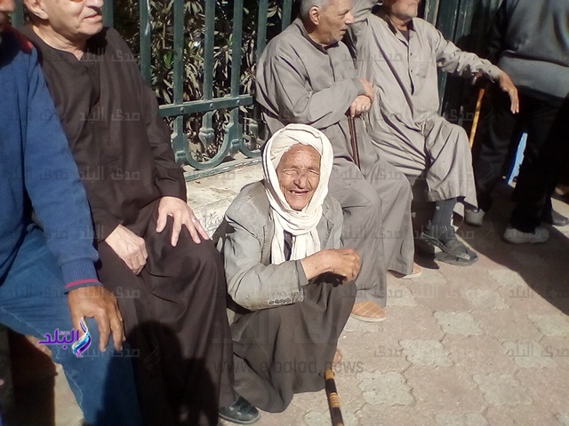 تواجد عدد من الناخبين امام لجنة انتخابية بالمنوفية