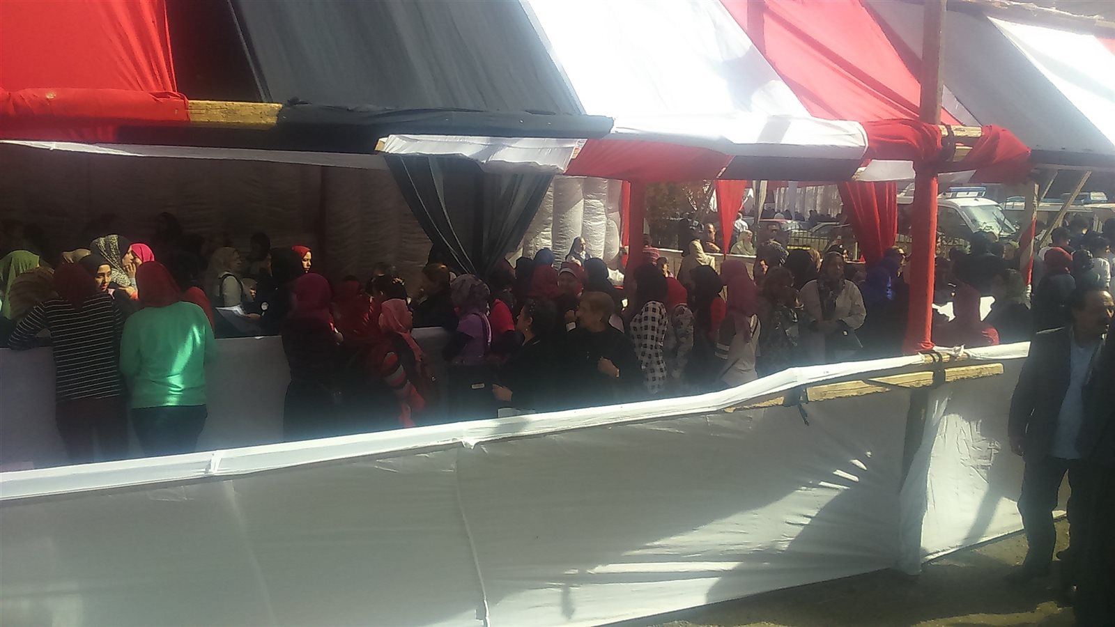 صورة من أمام إخدى اللجان بروض الفرج