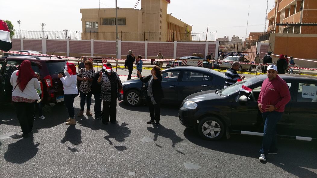 صورة من أمام إحدى اللجان