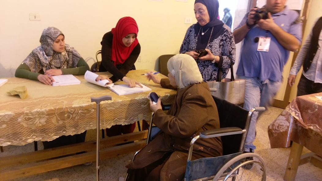 صورة السيدة من داخل اللجنة