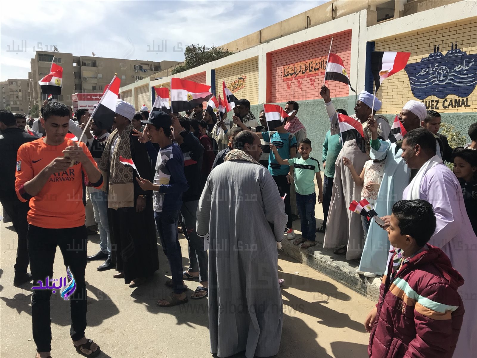 الناخبين أمام اللجان الإنتخابية الناخبين أمام اللجان الإنتخابية