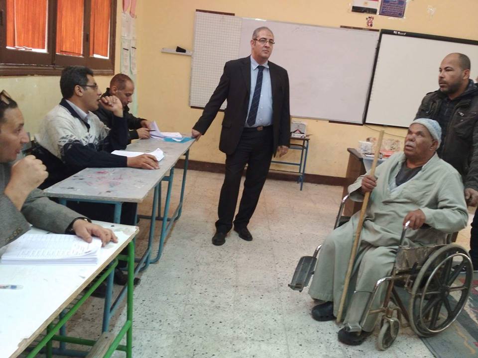 جانب من التصويت فى إحدى لجان 15 مايو جانب من التصويت فى إحدى لجان 15 مايو