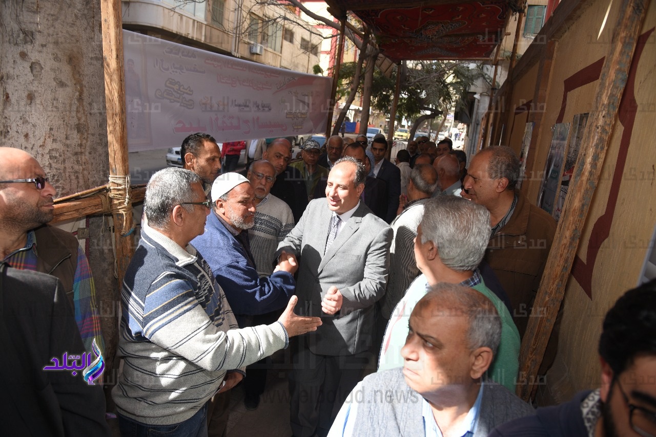 محافظ الاسكندرية يتفقد العملية الانتخابية محافظ الاسكندرية يتفقد العملية الانتخابية