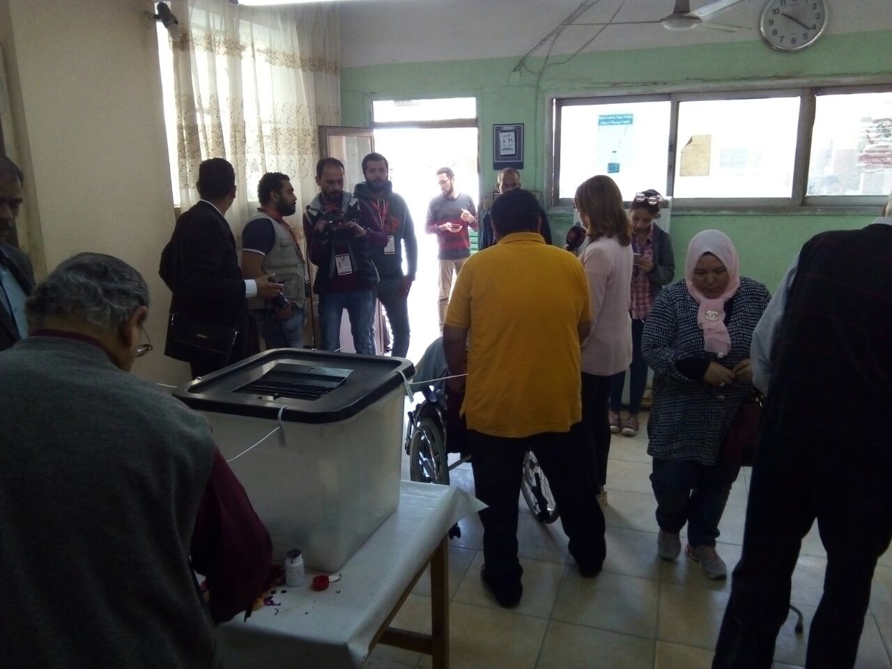 توافد الناخبين بأعداد كبيرة داخل اللجان