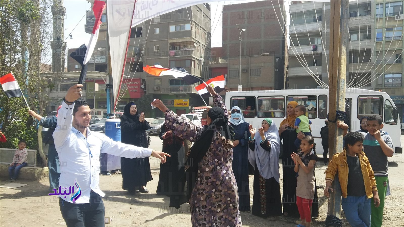 " بشرة خير" و"وصلة رقص" نسائية تشعلان حماس الناخبين بشبرا