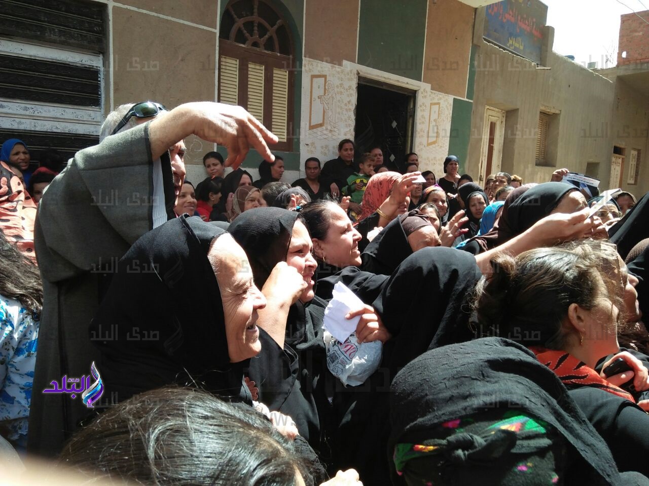حشود نسائية حشود نسائية