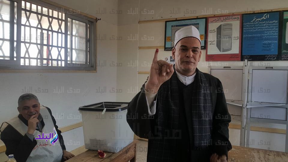 وكيل وزارة الاوقاف بالشرقية يدلي بصوتة في الانتخابات وكيل وزارة الاوقاف بالشرقية يدلي بصوتة في الانتخابات