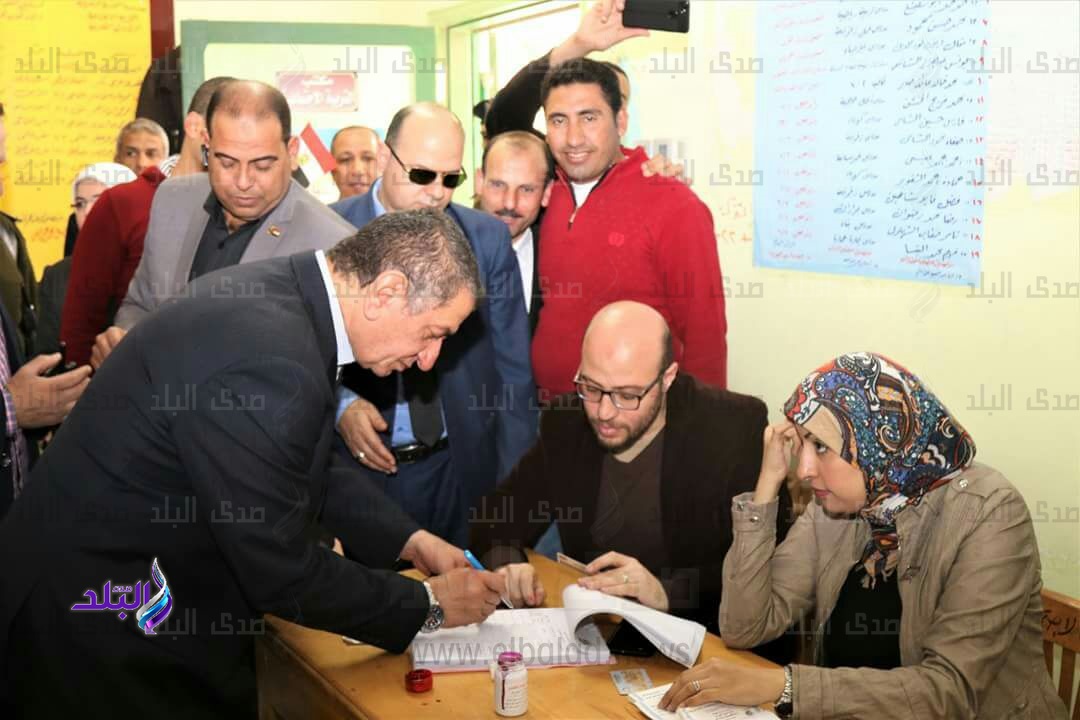 محافظ كفر الشيخ يدلي بصوته الانتخابي محافظ كفر الشيخ يدلي بصوته الانتخابي