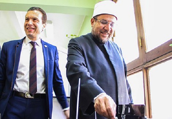 وزير الأوقاف يدلي بصوته في الانتخابات الرئاسية