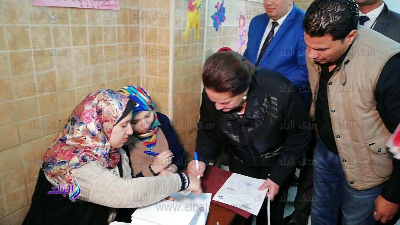 محافظ البحيرة تدلى بصوتها الانتخابى محافظ البحيرة تدلى بصوتها الانتخابى