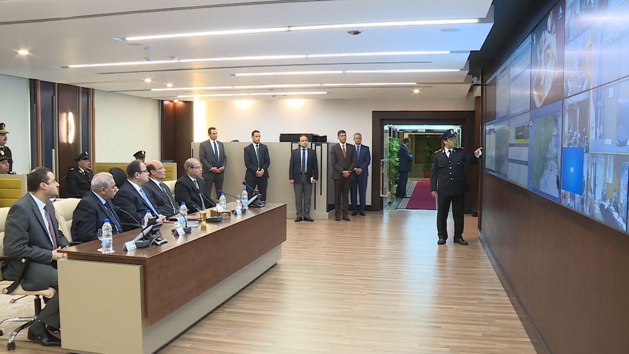 وزير الداخلية يتابع انتخابات الرئاسة وزير الداخلية يتابع انتخابات الرئاسة