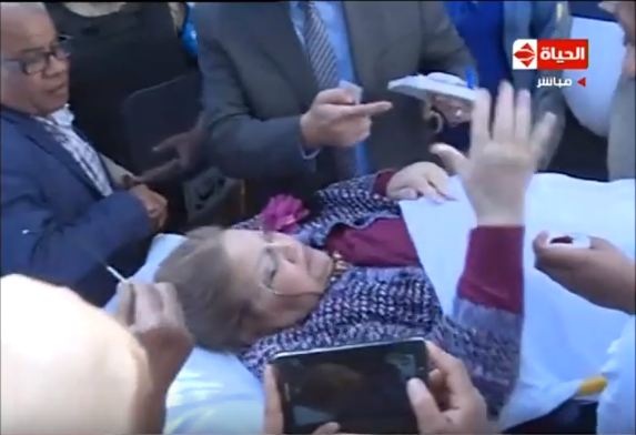 سيدة مسنة مريضة انتخابات 2018 سيدة مسنة مريضة انتخابات 2018