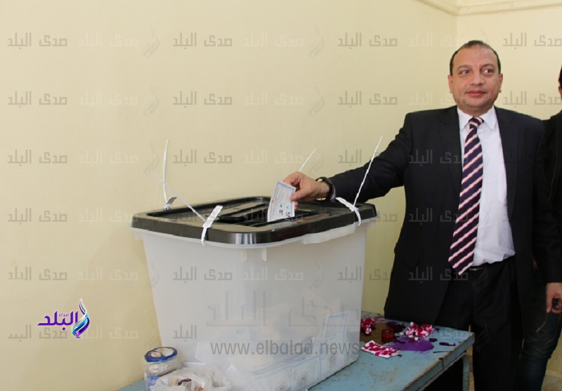 رئيس جامعة بنى سويف يدلي بصوته رئيس جامعة بنى سويف يدلي بصوته