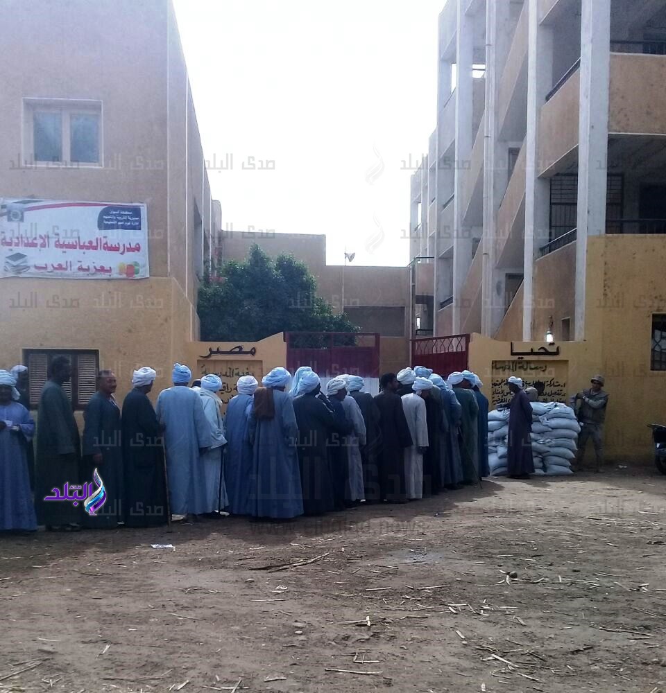 الناخبين أمام اللجان داخل القرى والمناطق النائية