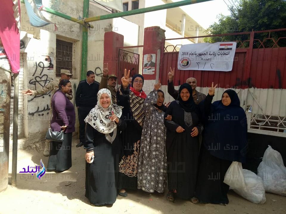 تواجد عدد من الناخبين امام لجنة انتخابية بالقليوبية