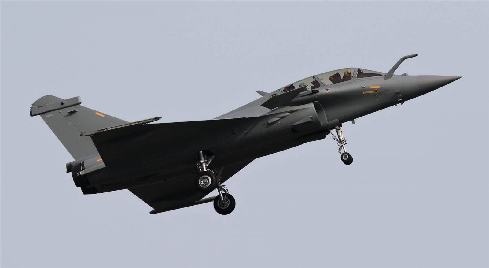 مقاتلات قطرية تعترض طائرة إماراتية