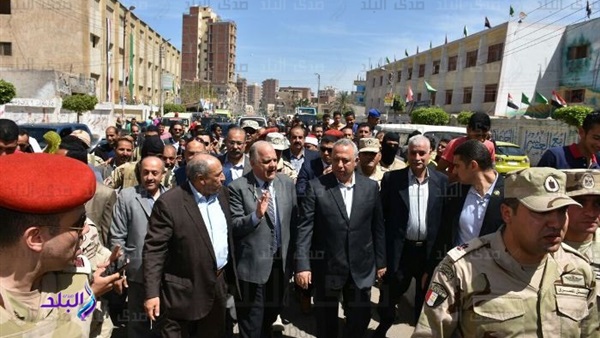 محافظ الشرقية يتفقد اللجان الأنتخابية