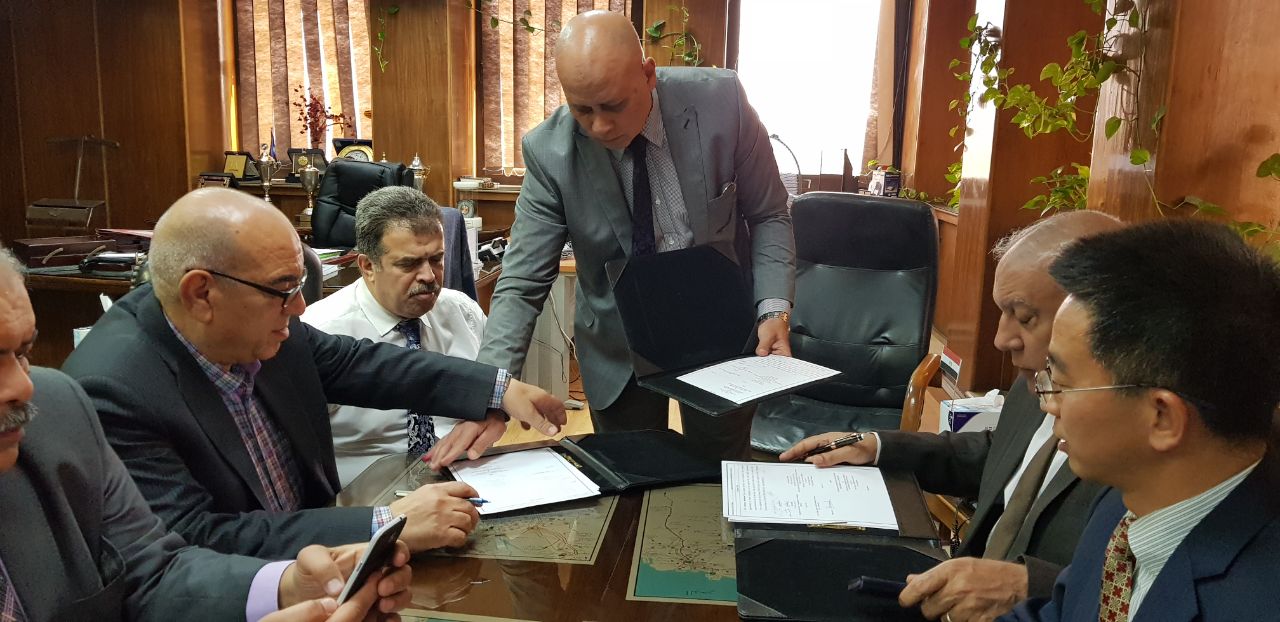 توقيع العقد الخاص بالممارسة لمحطة محولات نجع حمادى