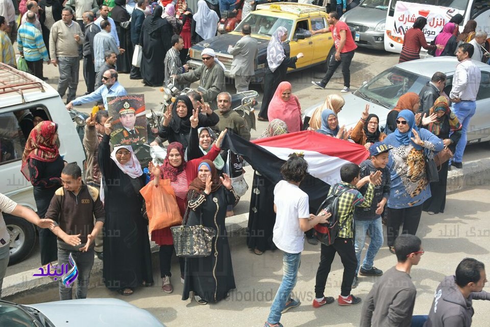  ألاف من عمال شركة غزل المحلة يشاركون فى مسيره شعبية