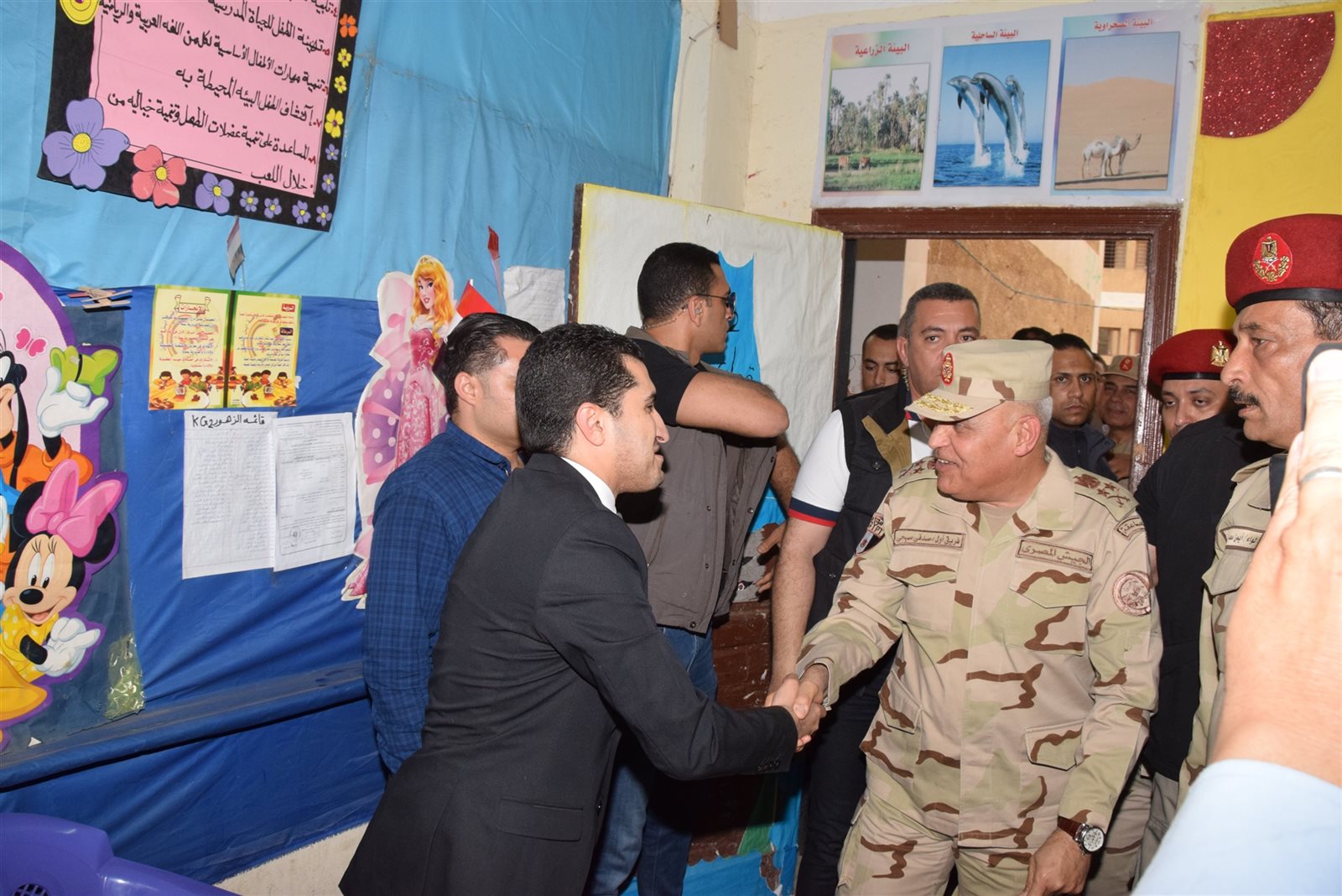 وزير الدفاع في جولة تفقدية 