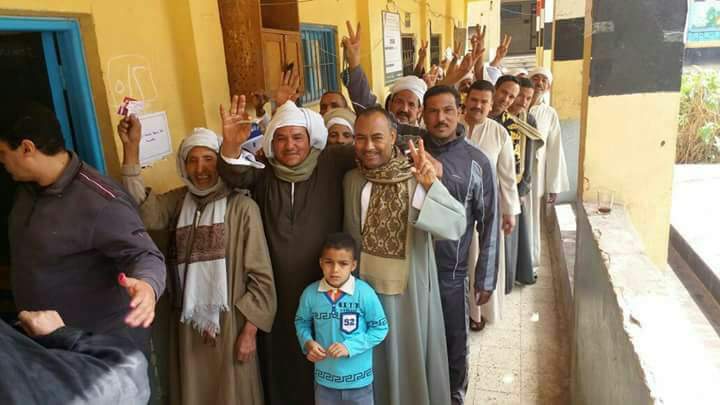 صورة من أمام إحدى اللجان الانتخابية بسوهاج