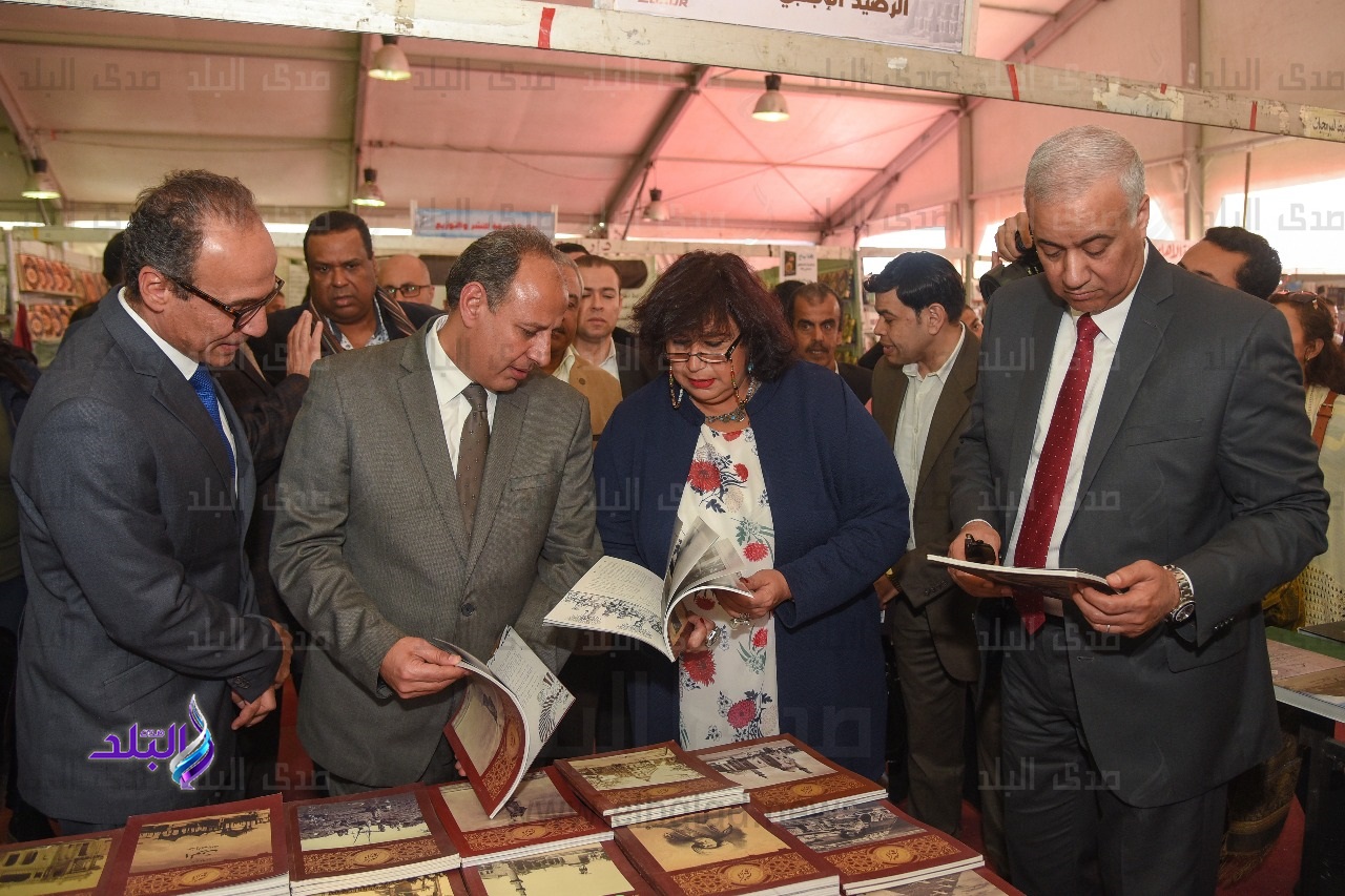 وزيرة الثقافة ومحافظ الاسكنرية يفتتحان معرض الإسكندرية للكتا وزيرة الثقافة ومحافظ الاسكنرية يفتتحان معرض الإسكندرية للكتا