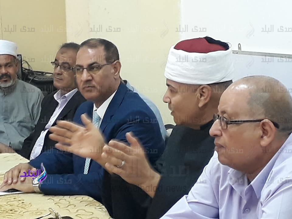 "الديب" يجتمع برؤساء إدارات المنطقة الأزهربة بالبحر الأحمر "الديب" يجتمع برؤساء إدارات المنطقة الأزهربة بالبحر الأحمر