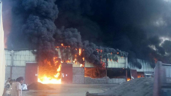 حريق مخازن الغذاء في اليمن 