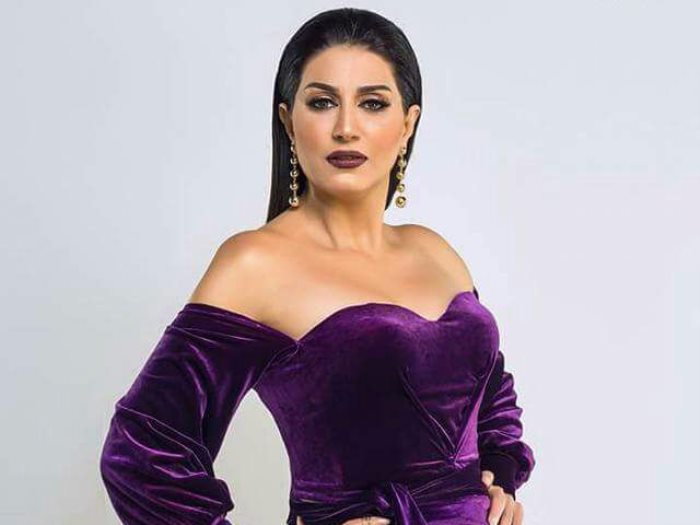 الفنانة وفاء عامر