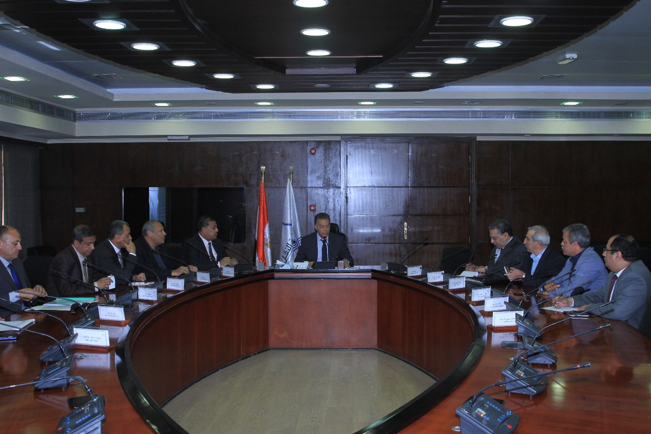 وزير النقل ايجتمع مع رئيس وقيادات هيئة الطرق والكباري وزير النقل ايجتمع مع رئيس وقيادات هيئة الطرق والكباري