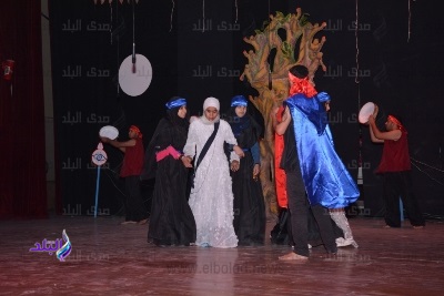 " الفنجرى " فى أول عرض مسرحي بأسيوط للمكفوفين " الفنجرى " فى أول عرض مسرحي بأسيوط للمكفوفين