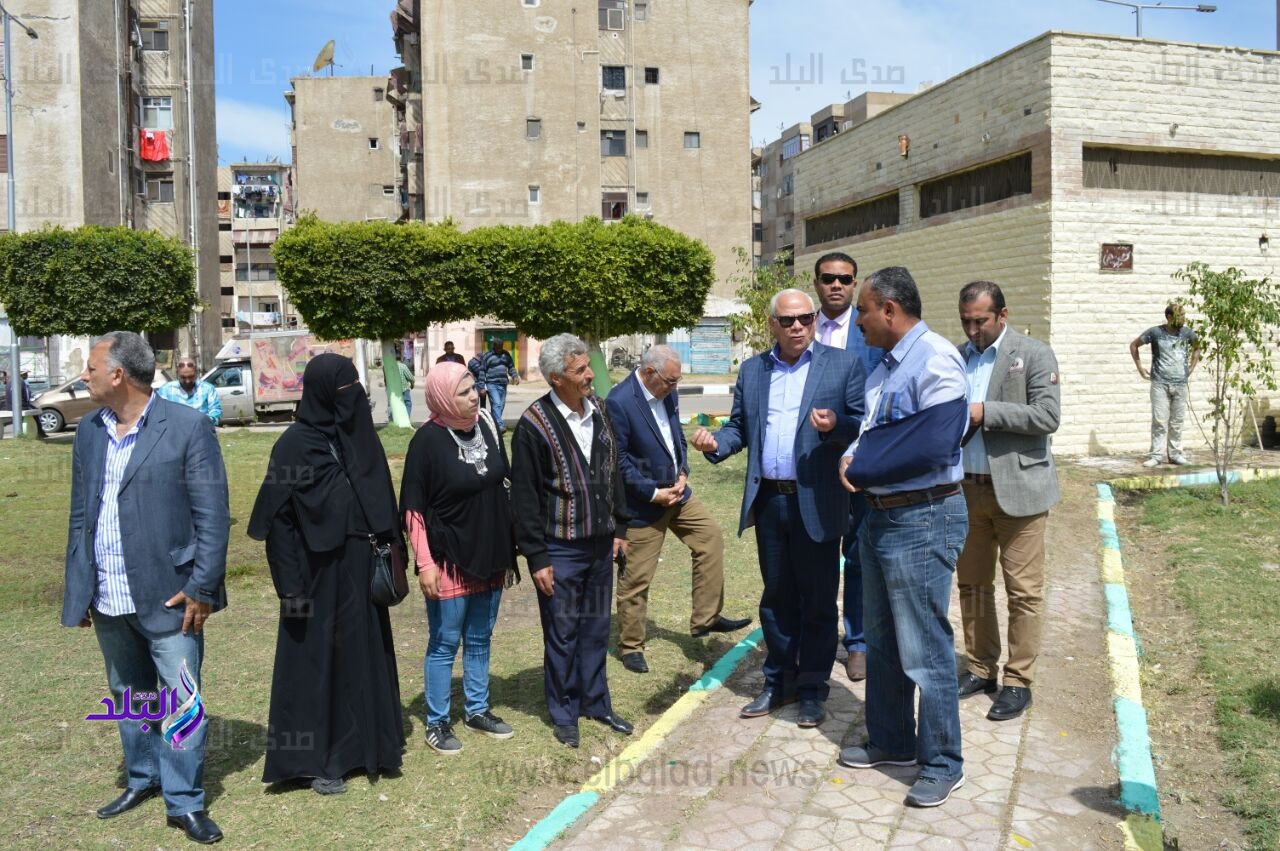 محافظ بورسعيد يتفقد حديقة الزهور