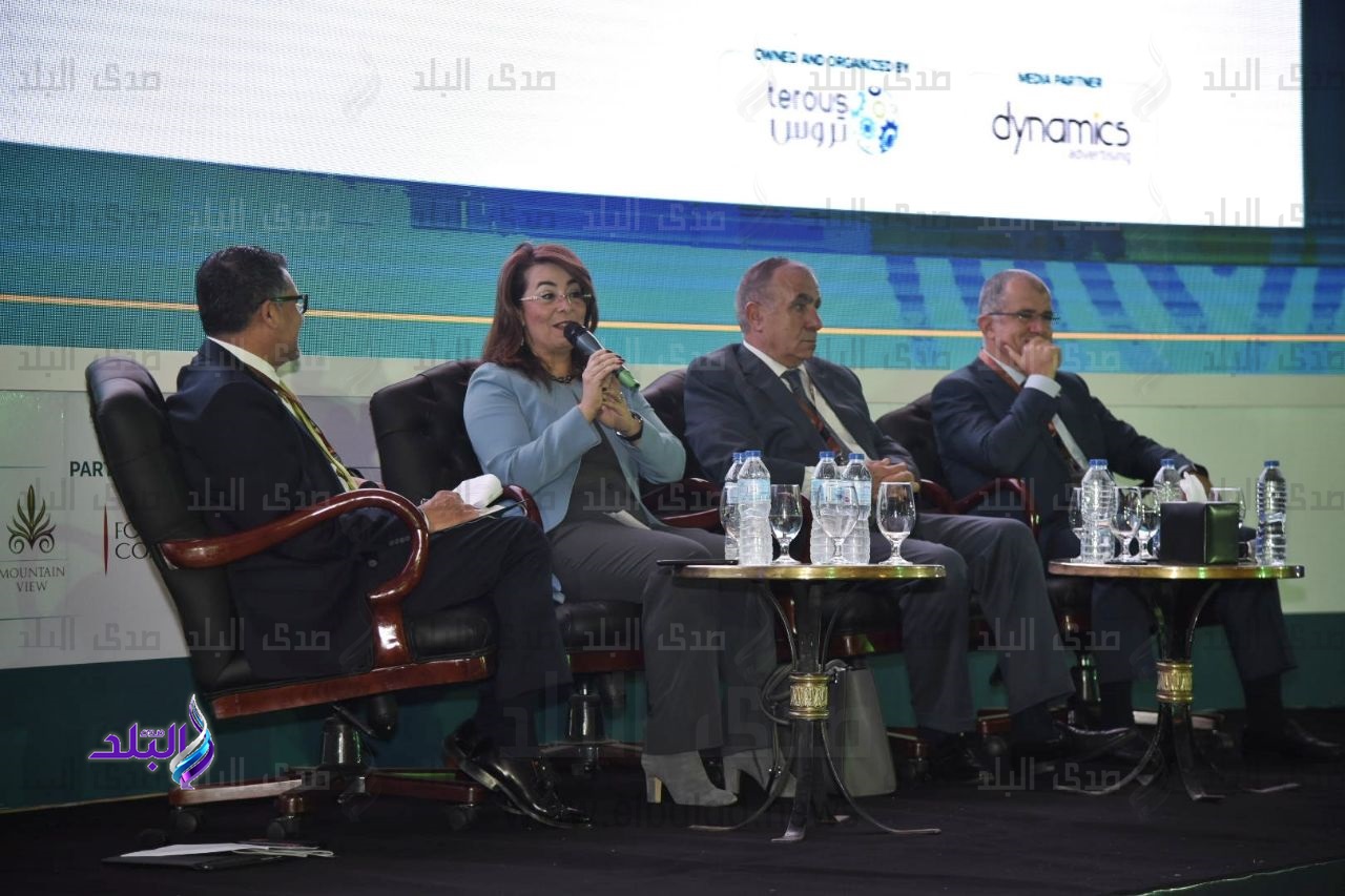 القمة الاولى للقيادات المصريه 