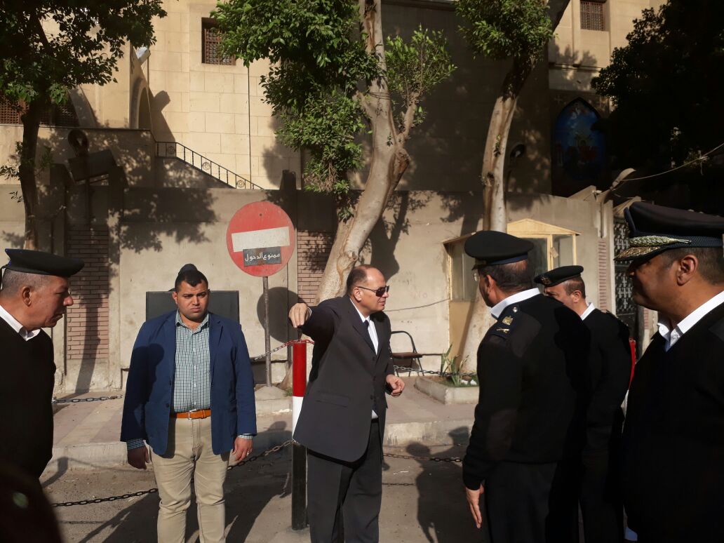 مدير أمن الجيزة يتفقد الخدمات الأمنية حول الكنائس 