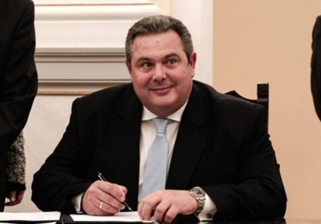 وزير الدفاع اليوناني بانوس كامينوس