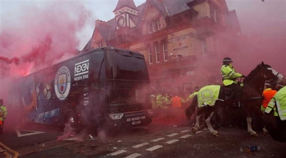 تحقيقات بعد تعرض حافلة مانشتسر سيتي لهجوم من جماهير ليفربول