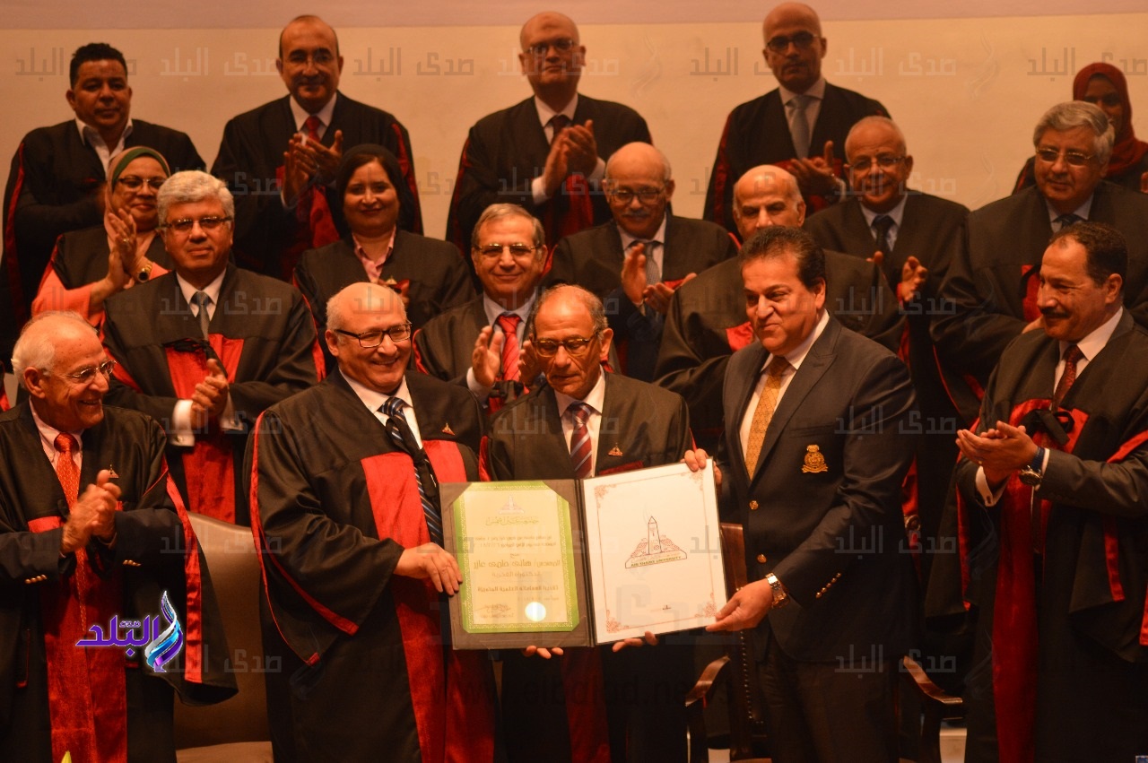 منح هاني عازر الدكتوراة الفخرية من جامعة عين شمس