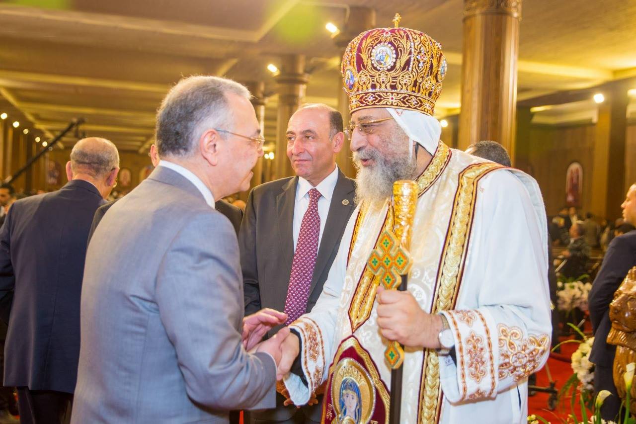 البابا تواضروس الثانى وعصام خليل رئيس حزب المصريين الأحرار