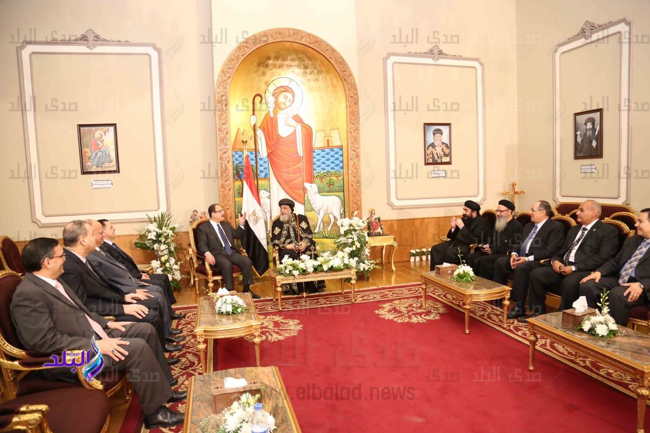 اللواء مجدى عبد الغفار وزير الداخلية خلال الزيارة