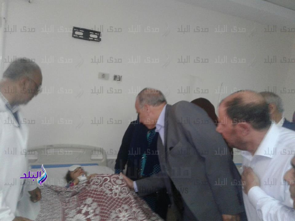 محافظ القليوبية يزور أطفال ضحايا الوجبة الغذائية بشبرا