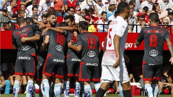لاعب إشبيلية يحرز هدف فى مرماه لصالح سيلتا فيجو