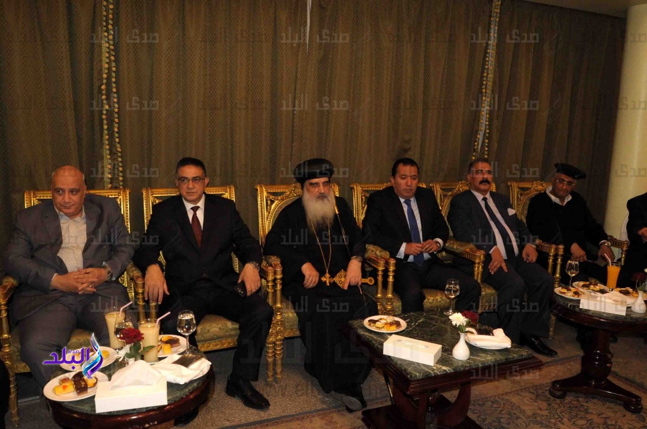 محافظ الأقصر يقدم التهنئة للأقباط..صور