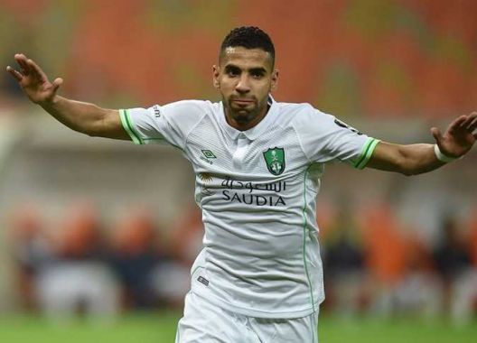  مؤمن زكريا يشارك في تعادل اهلي جدة السلبي امام الهلال 