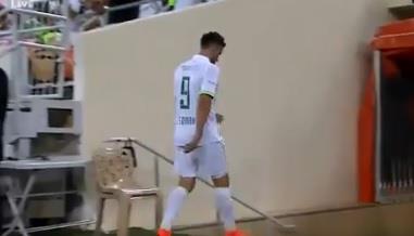 المهاجم السوري عمر السومة،لاعب فريق أهلي جدة السعودي