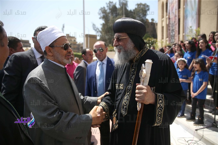 شيخ الأزهر يُهنئ البابا تواضروس
