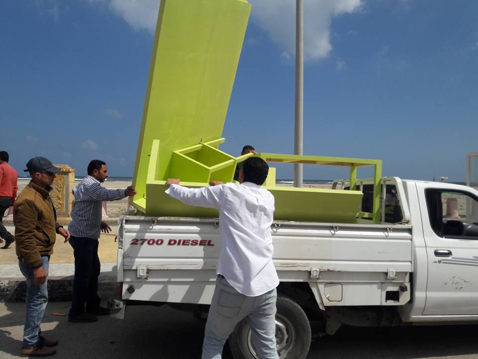 رفع الإشغالات المخالفة بمصيف بلطيم في كفر الشيخ