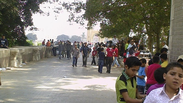 توافد المواطنين على القناطر الخيرية