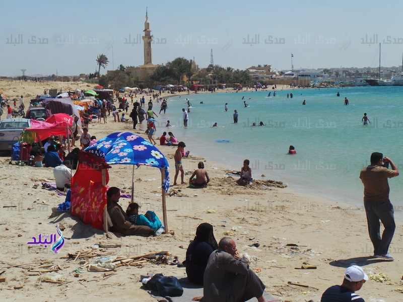 توافد المواطنين على شواطئ جنوب سيناء