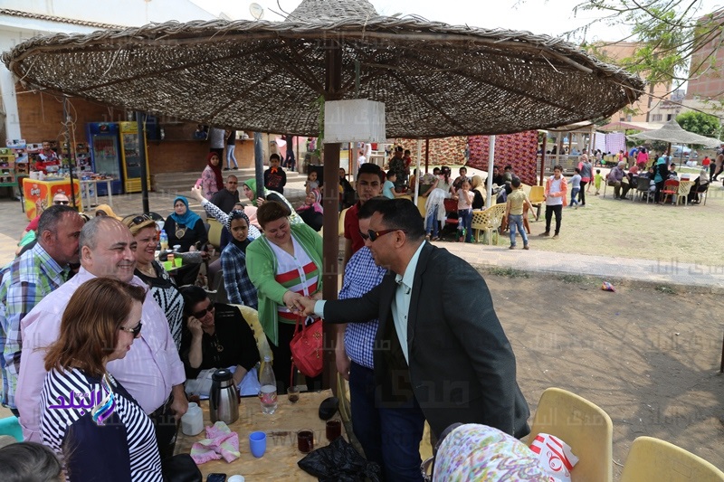 سكرتير عام المنوفية يشارك المواطنين احتفالاتهم بأعياد الربيع